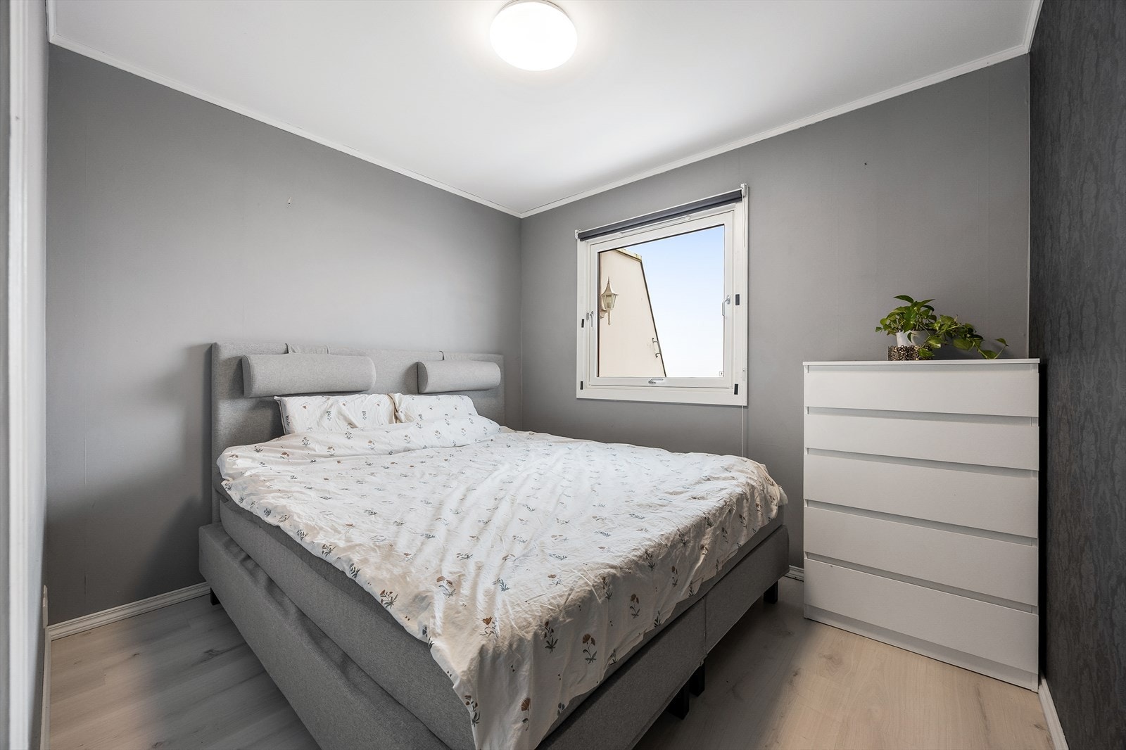 Vinduet på soverommet ble skiftet i 2020. Galleribilde