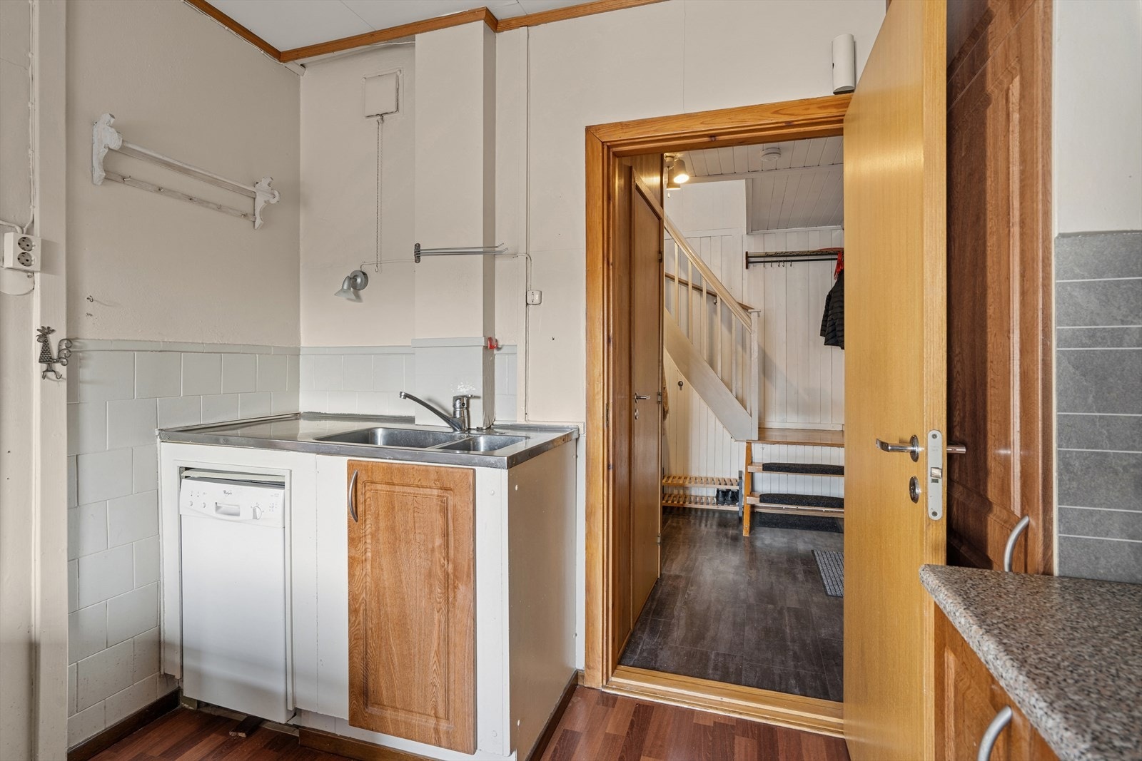 Det er også plass og opplegg for en mindre oppvaskmaskin på kjøkkenet. Galleribilde