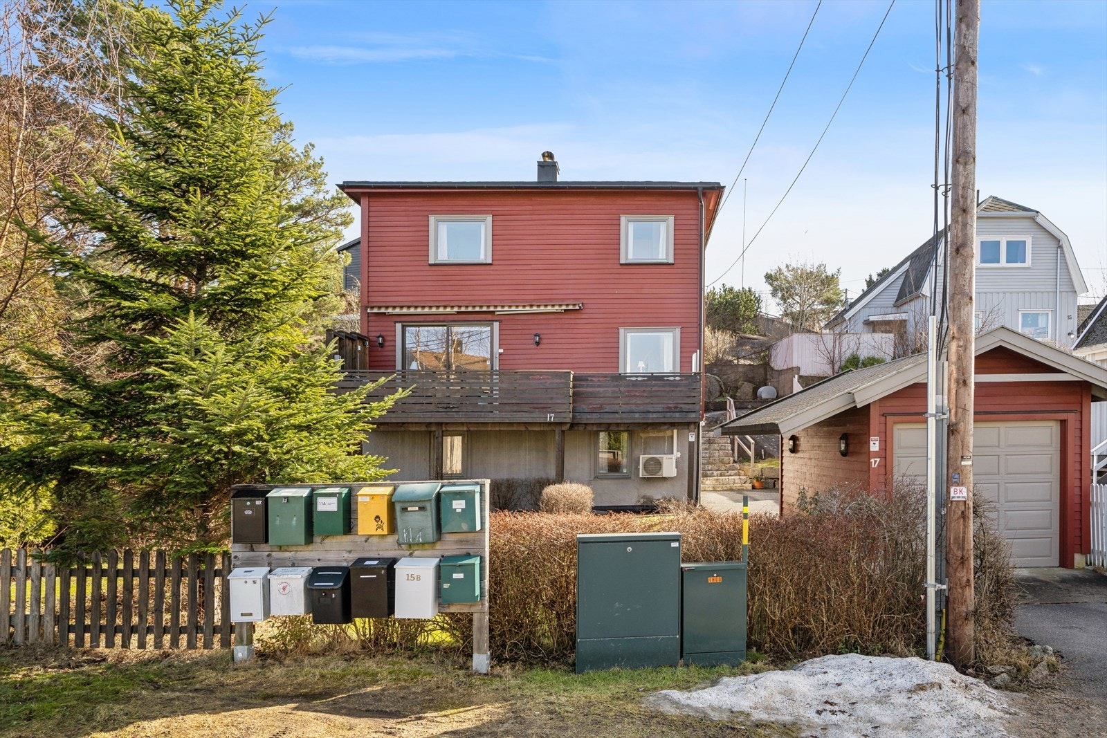 Boligen fremstår som et oppussingsobjekt, og gir derfor gode muligheter for å sette eget preg. Galleribilde