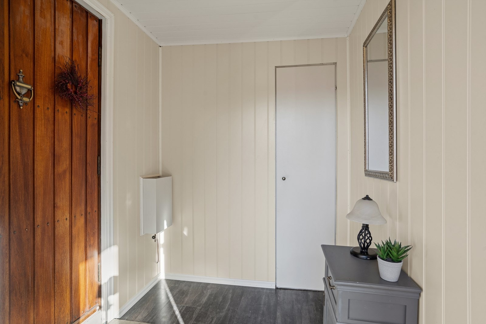 Her er det god plass til møbler til oppbevaring. Galleribilde