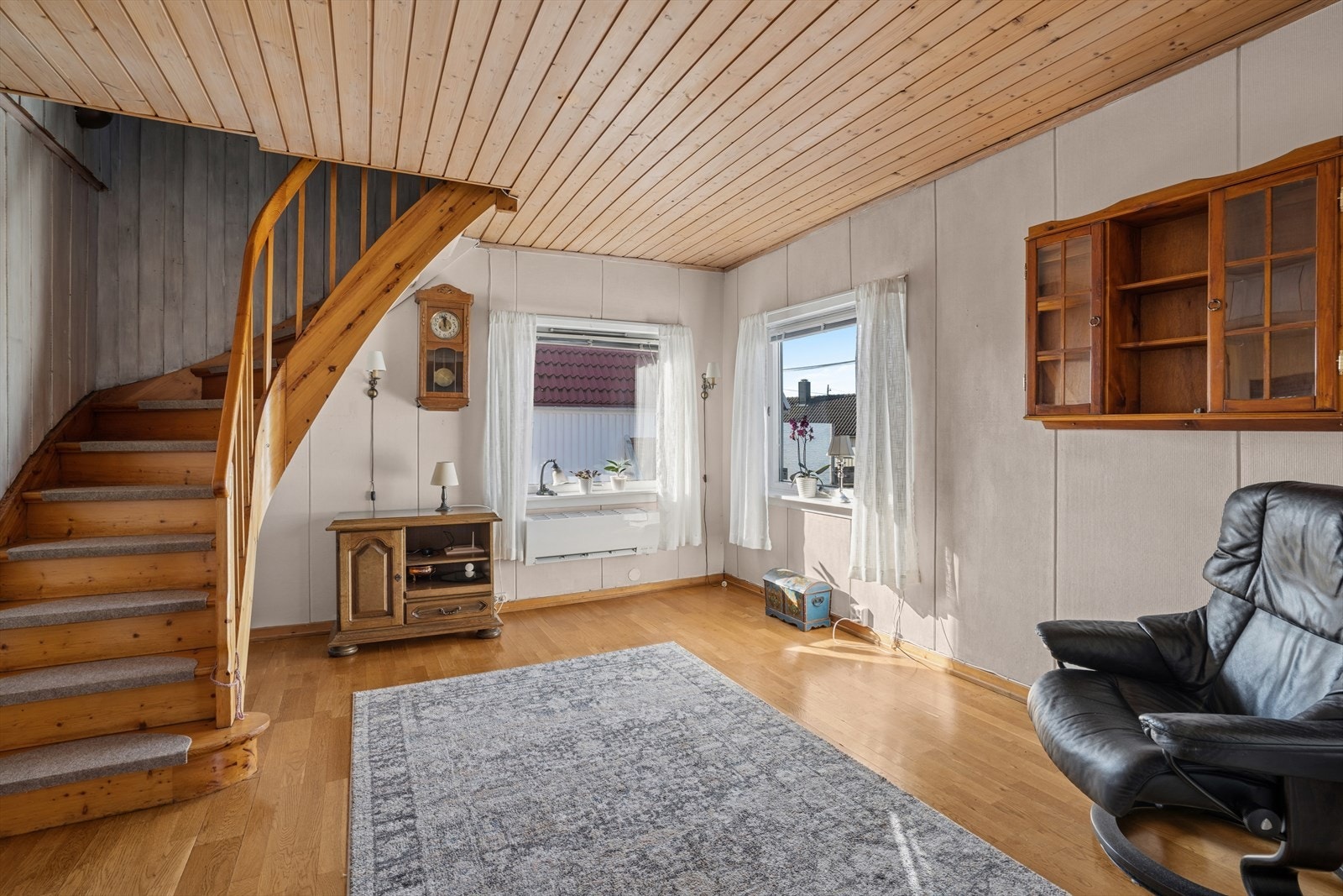 Trapperom fra spisestuen til boligens andre etasje. Galleribilde