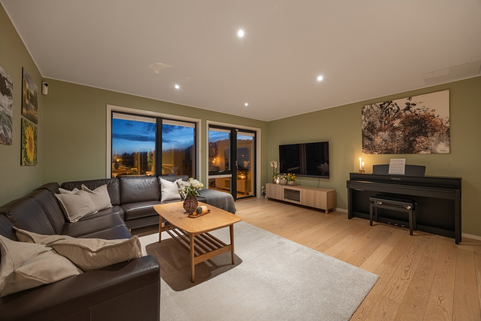 Boligen holder en gjennomført og god standard og har en fin planløsning. Galleribilde