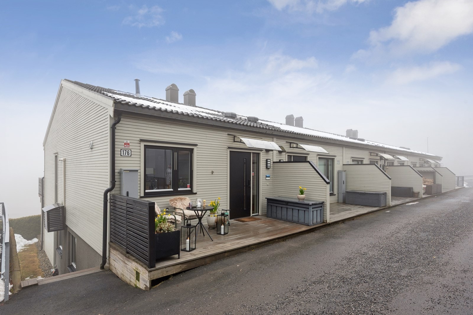 Boligen ligger godt plassert innerst og nederst i feltet på populære Hektneråsen. Galleribilde