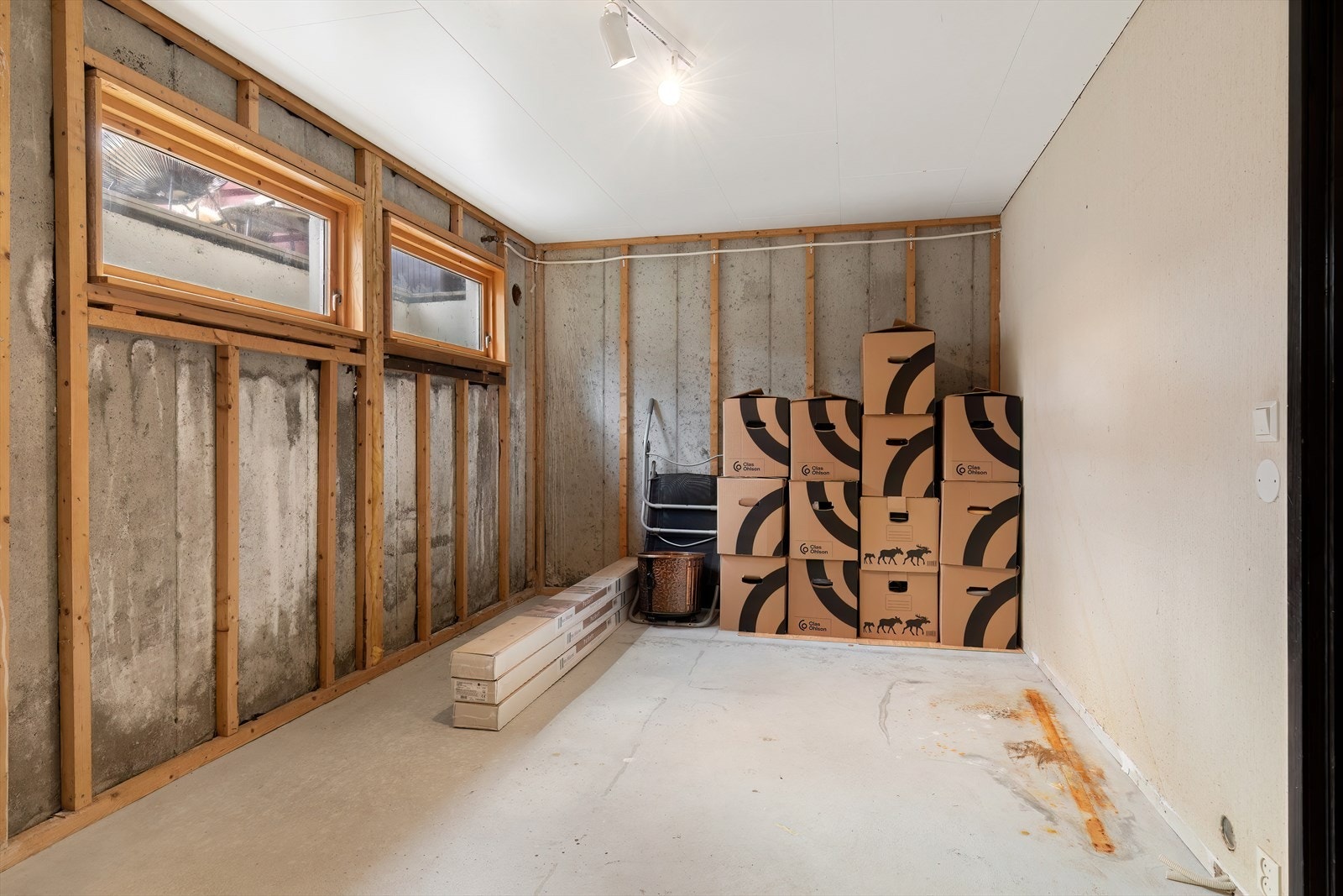 Uinnredet kjellerrom Galleribilde