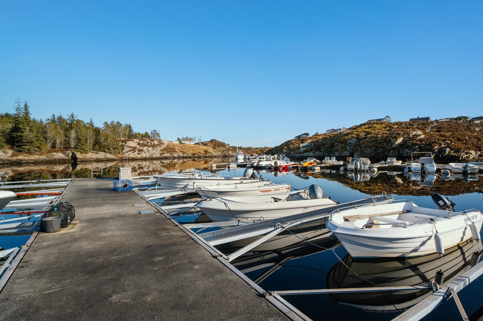 Flott marina. Galleribilde