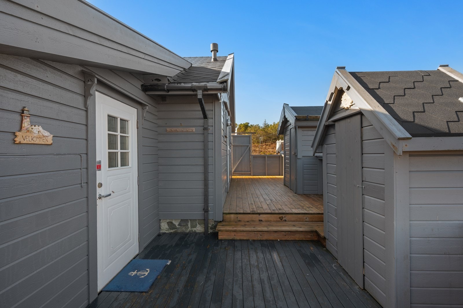 Godt med oppbevaringsplass i flere utvendige boder. Galleribilde