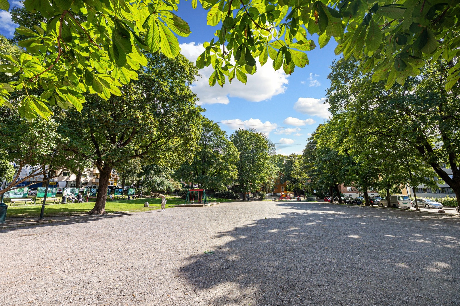 Området er kjent for sine vakre bygårder og sjarmerende gater og byr på et bredt spekter av rekreasjonsmuligheter, med Frognerparken som et sentralt punkt, kjent for Vigelandsinstallasjonen, gode turstier og Frognerbadet. Galleribilde