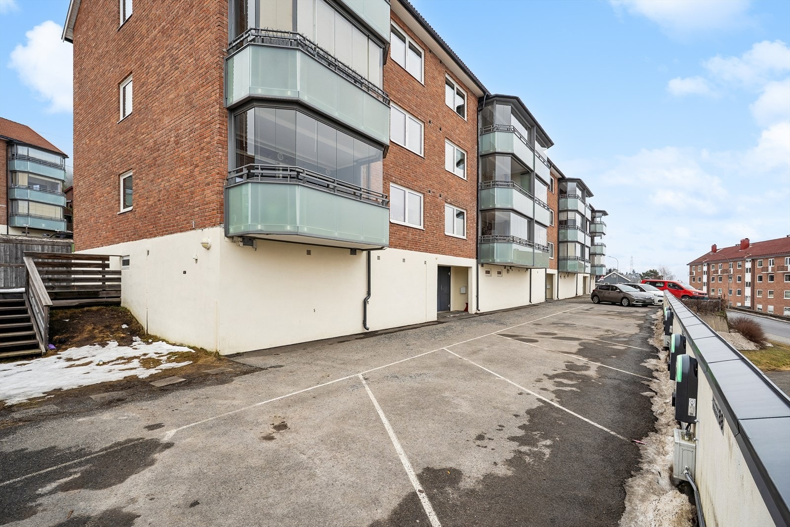 Mulighet for garasje eller oppstillingsplass, dette blir tildelt etter ansiennitet i borettslaget. Galleribilde