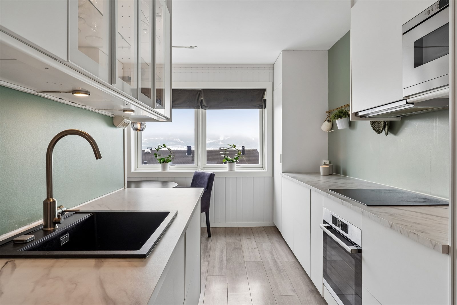 Moderne og pent kjøkken fra IKEA, installert i 2023. Galleribilde