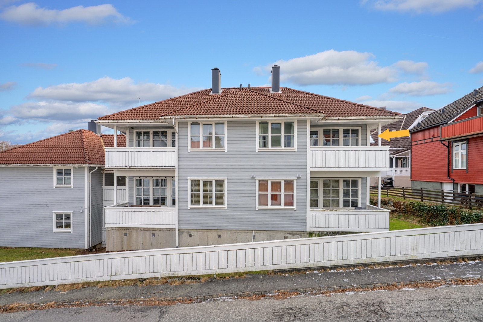 Leiligheten ligger fint plassert på enden i toppetasjen. Galleribilde