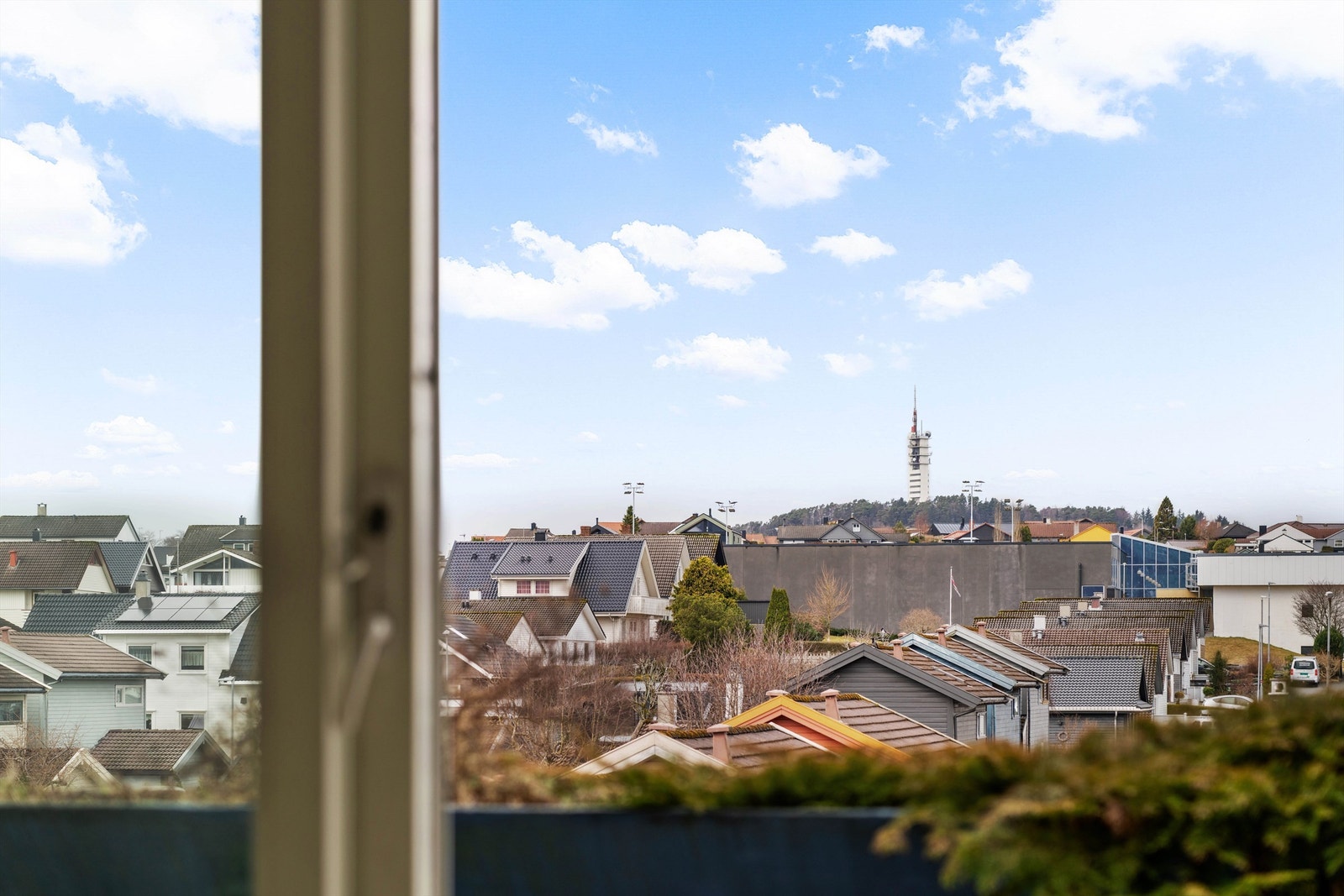 Utsikt mot Ullandhaugtårnet. Galleribilde