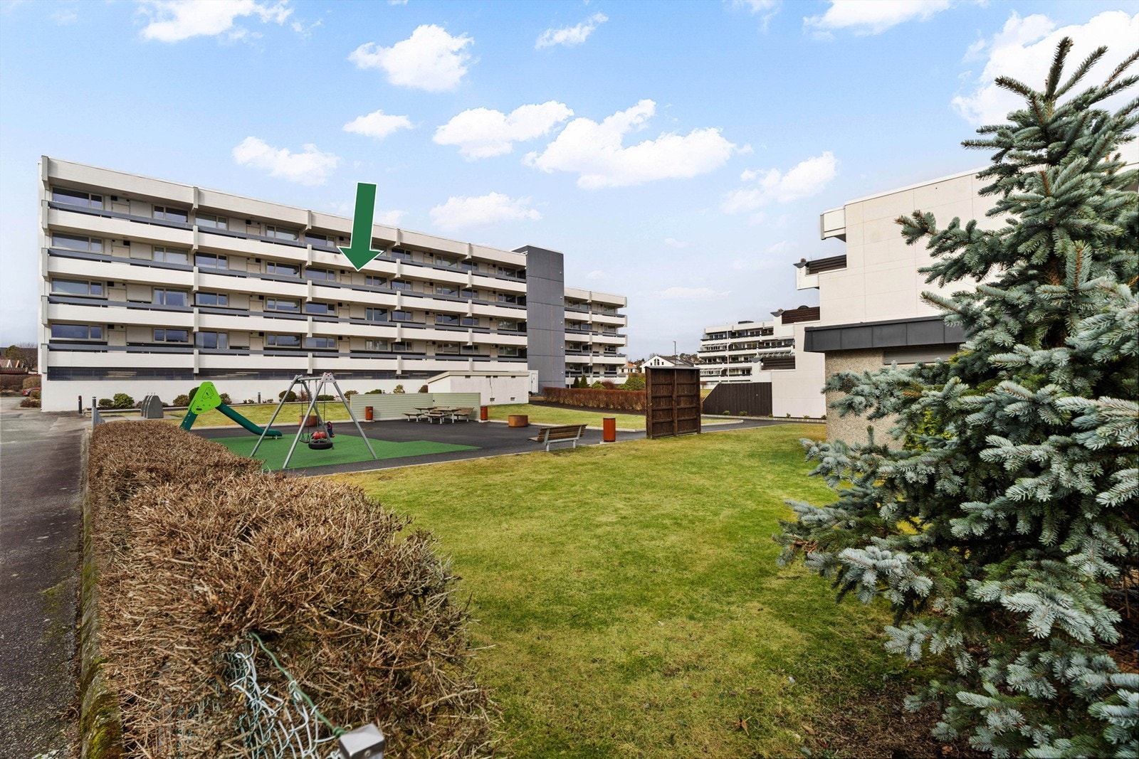 Borettslaget har fine, opparbeidede fellesområder med blant annet lekeplass for de minste. Galleribilde