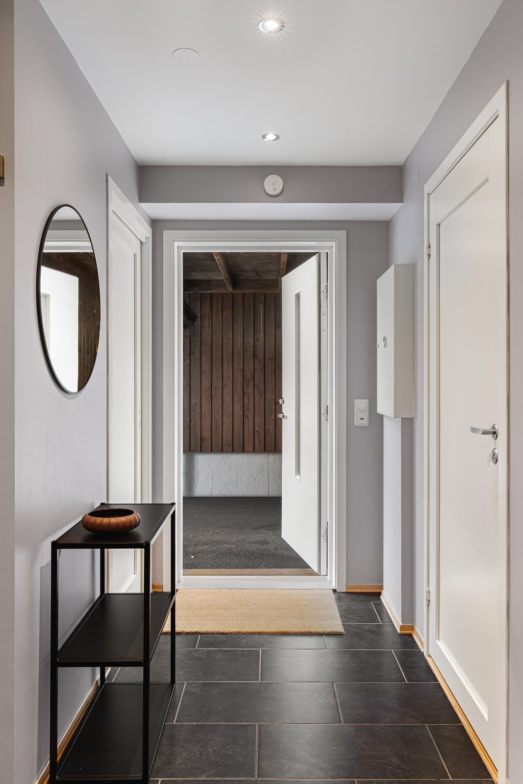 Flislagt entré/gang. Galleribilde