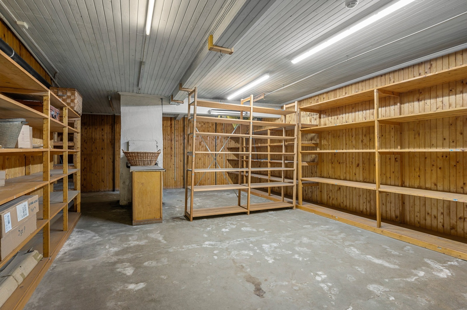 Lagerrom i kjeller på 38,5 kvm. Galleribilde