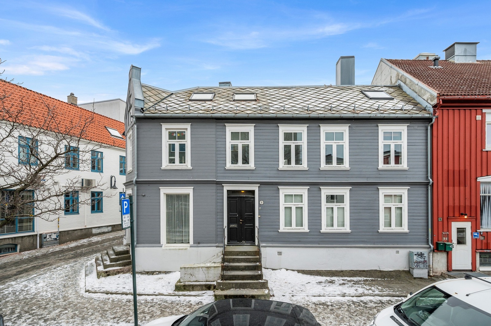 Bygården strekker seg over 4 plan, og har et betydelig inntektspotensiale. Galleribilde