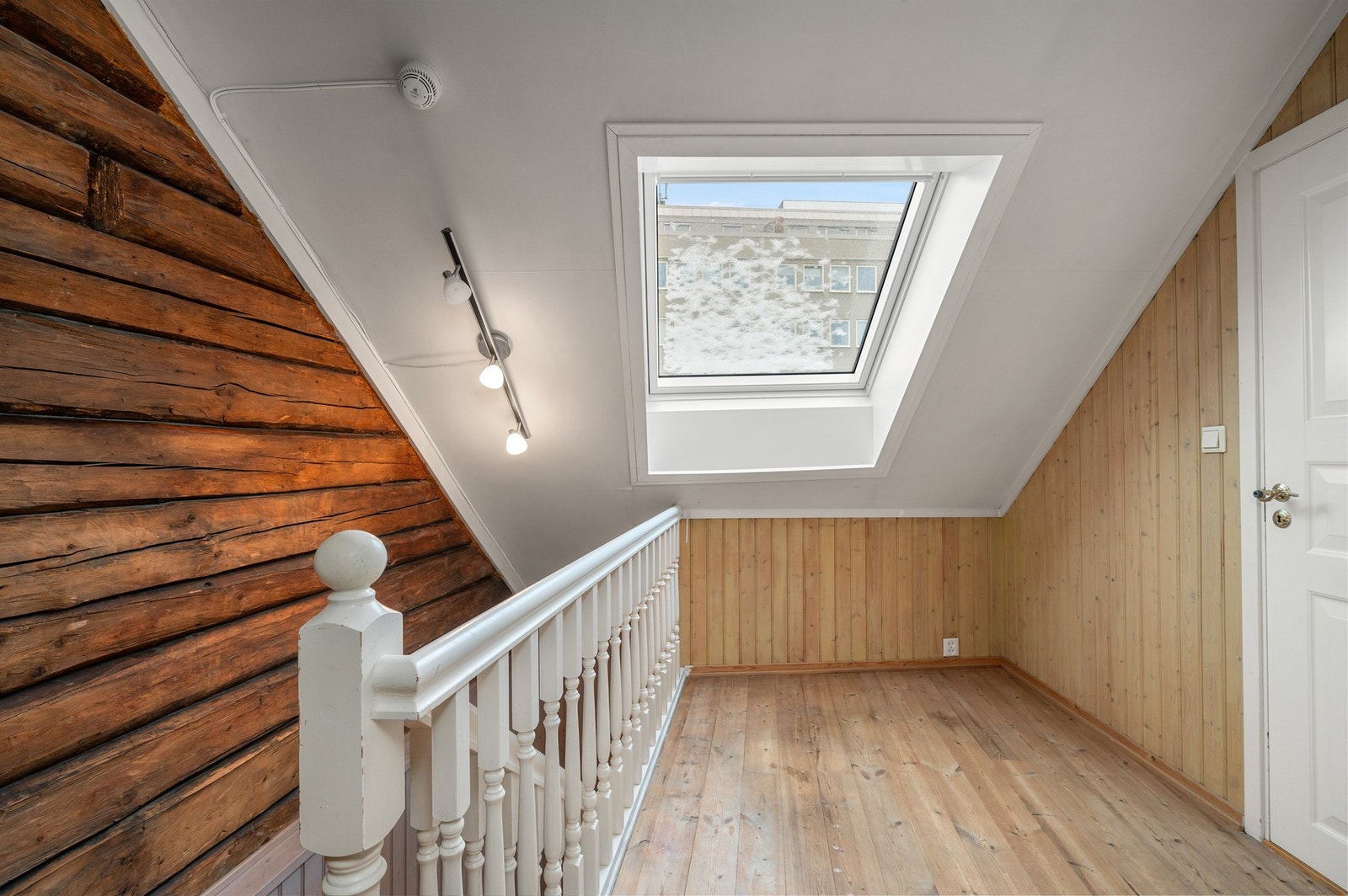 Den største boenheten har på plan 2 en gang, stor bod på 8,5 kvm og soverom. Galleribilde