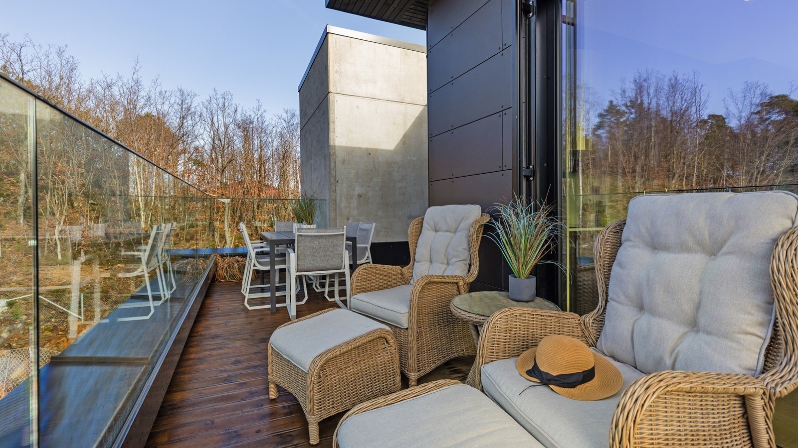 Sittegruppe ved siden av kjøkkenet - her har man kveldssolen Galleribilde