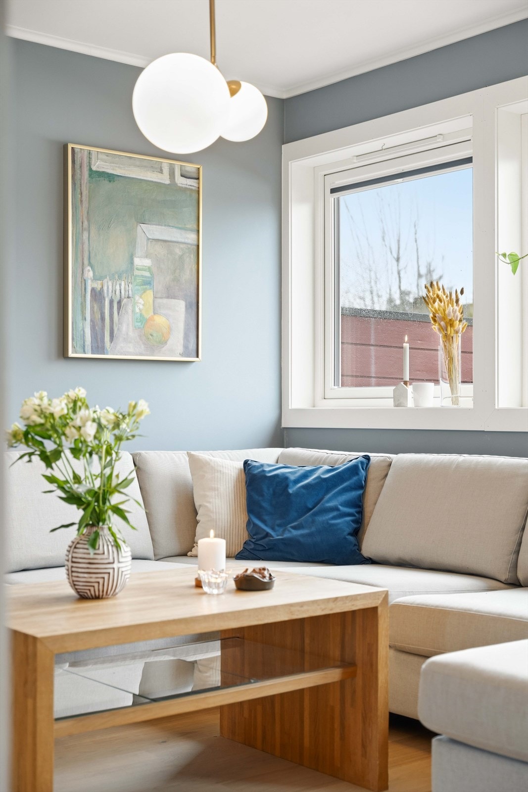 Romhøyden på ca. 2,37 meter bidrar til den gode romfølelsen i hele etasjen. Galleribilde