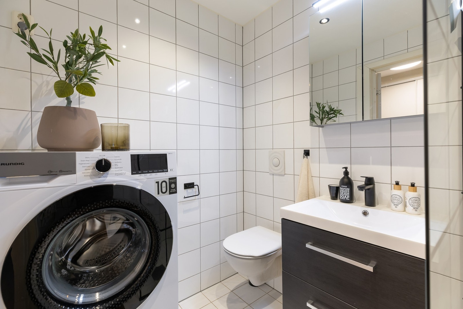 Bad fra byggeår, modernisert i 2022. Varmekabler i guvlet. Galleribilde