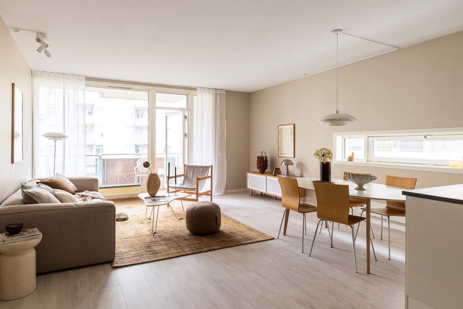 Leiligheten holder en innbydende og stilren standard. Galleribilde