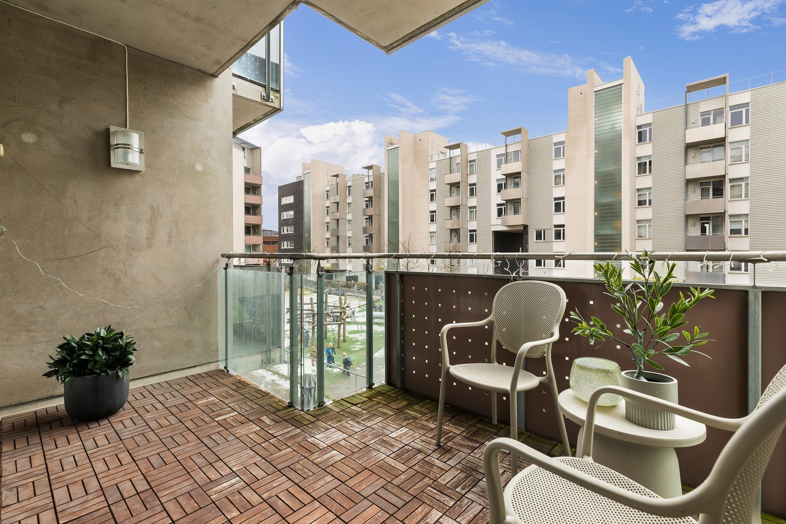 Balkongen er på ca. 7,6 m2, vendt mot indre gård. Galleribilde