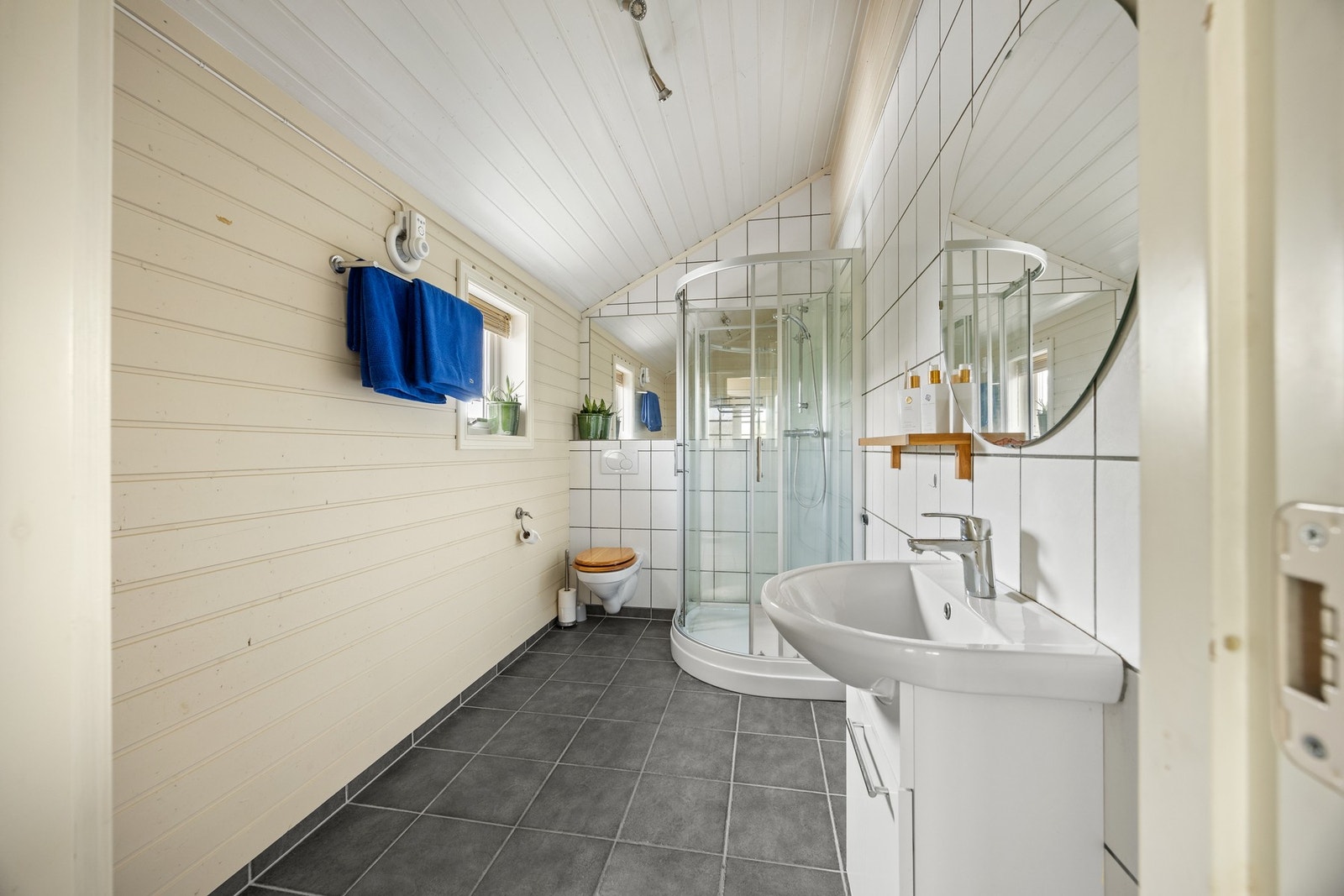 Bad - 5 kvm. Flislagt gulv med varme. Galleribilde