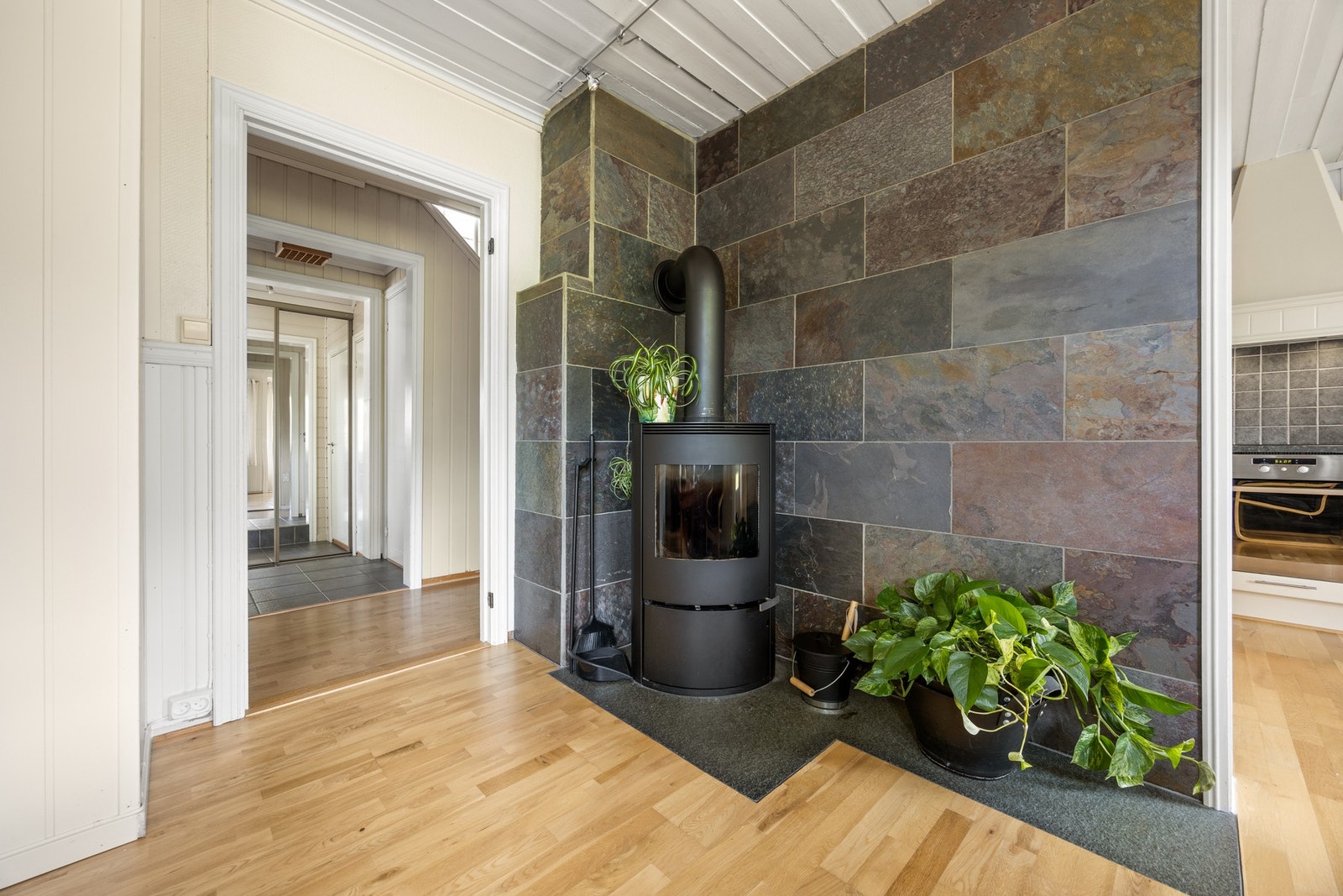 Det er oppvarming fra vedfyring og elektrisitet Galleribilde