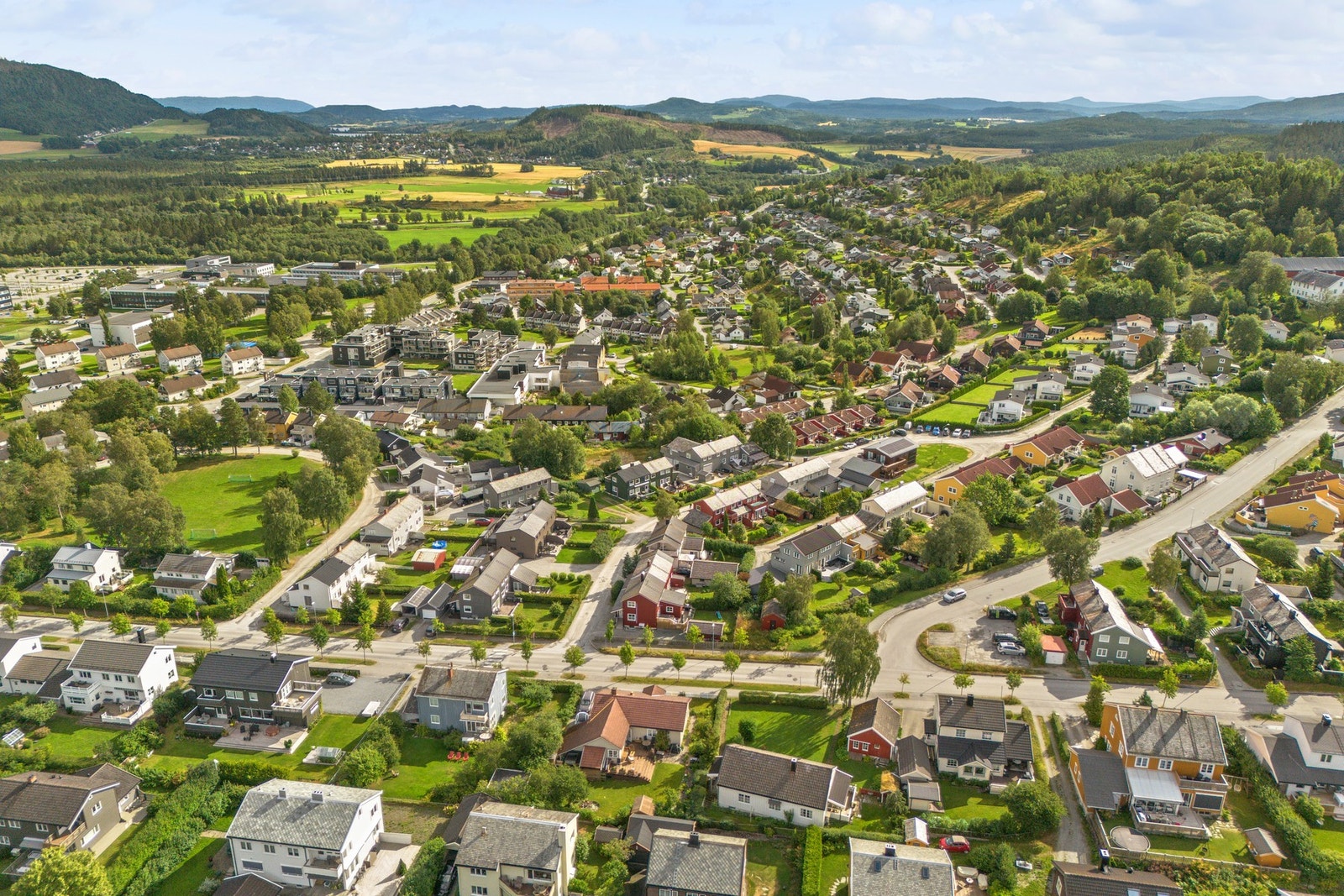 Populære turområdet som Raudåsen og Oftenåsen nås til fots fra boligen. Galleribilde