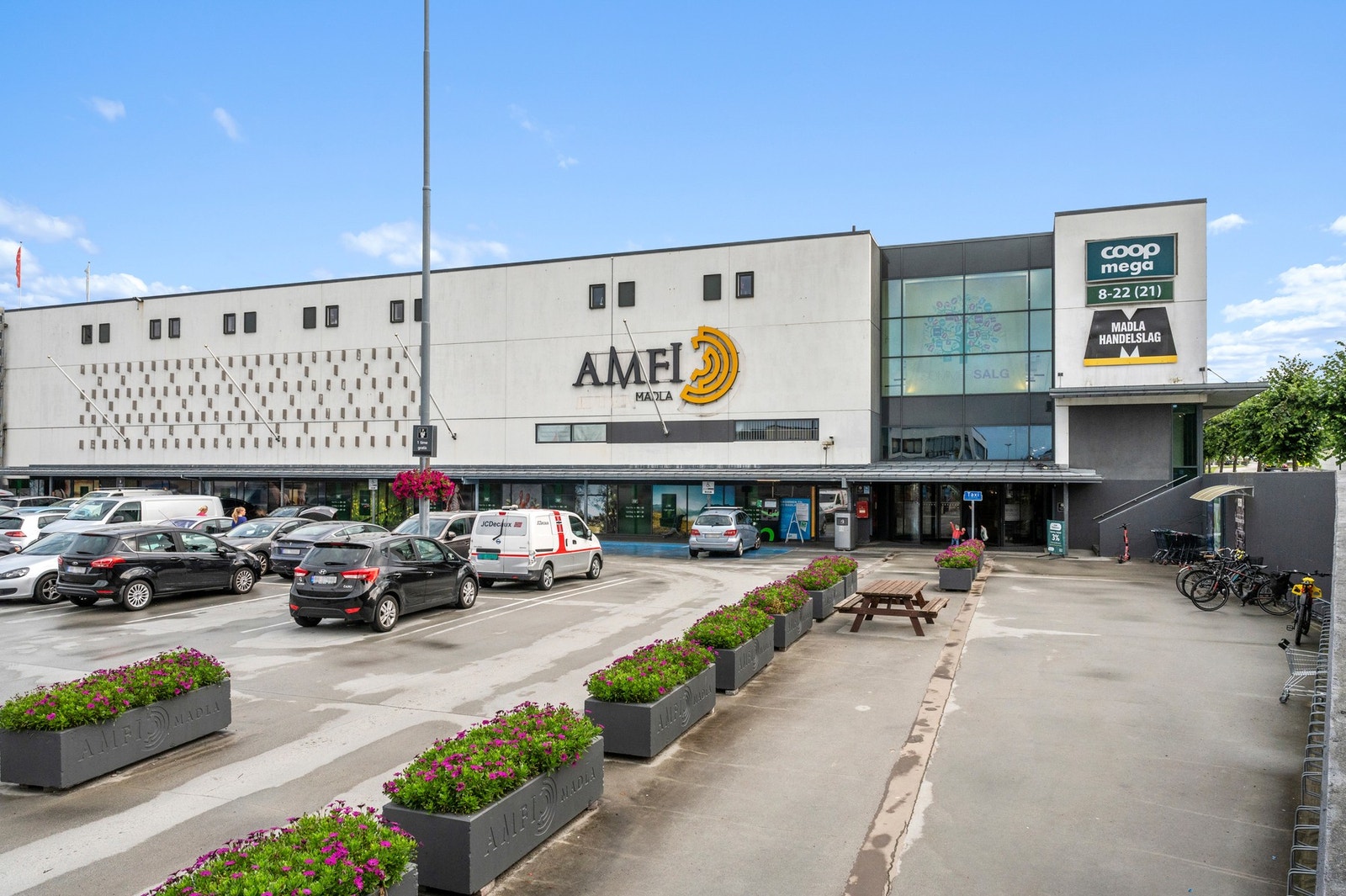 På Tjensvoll er det barneskole, barnehager, offentlig kommunikasjon og alt man måtte trenge av fasiliteter i umiddelbar nærhet. Galleribilde