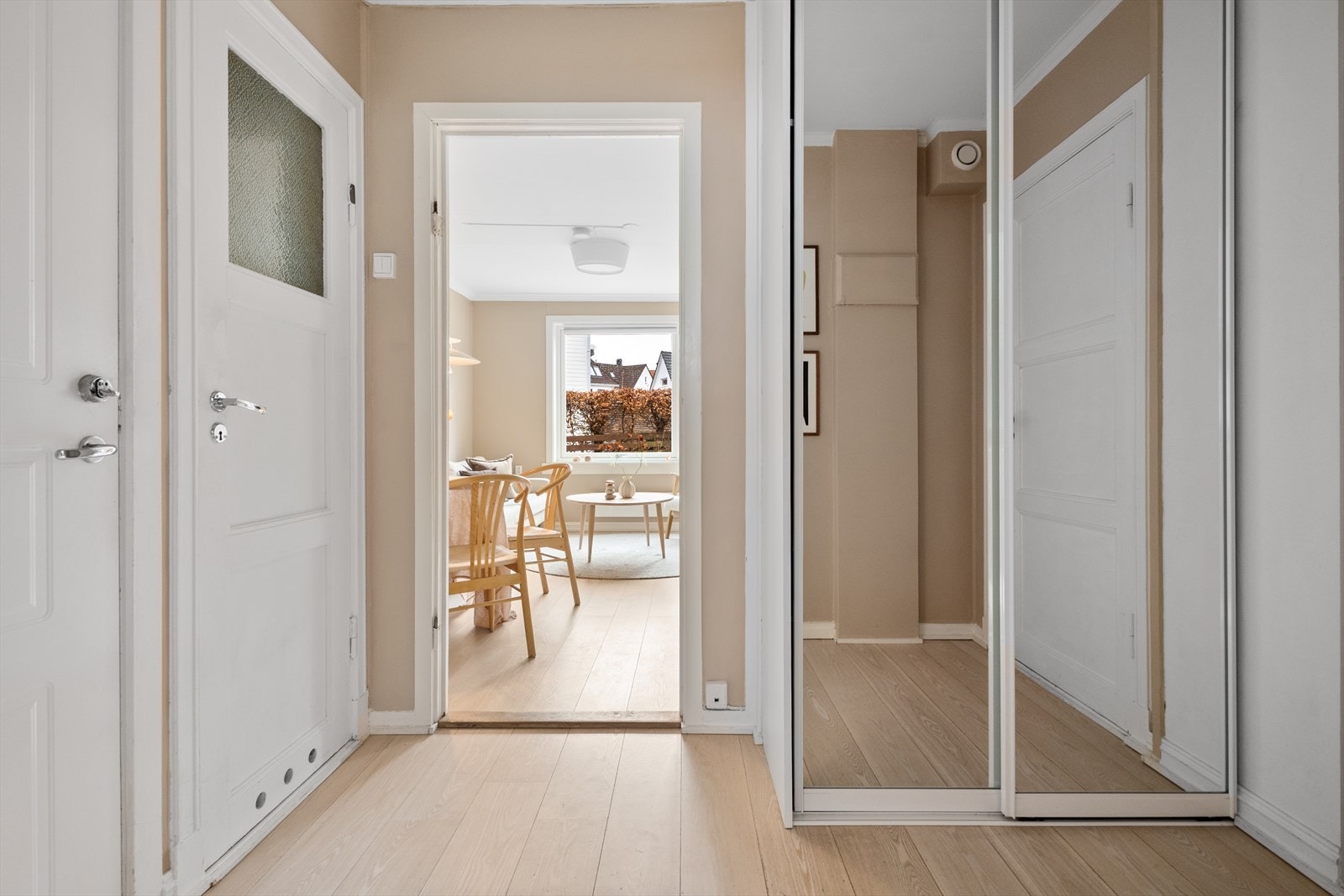 Entré med god skapplass Galleribilde