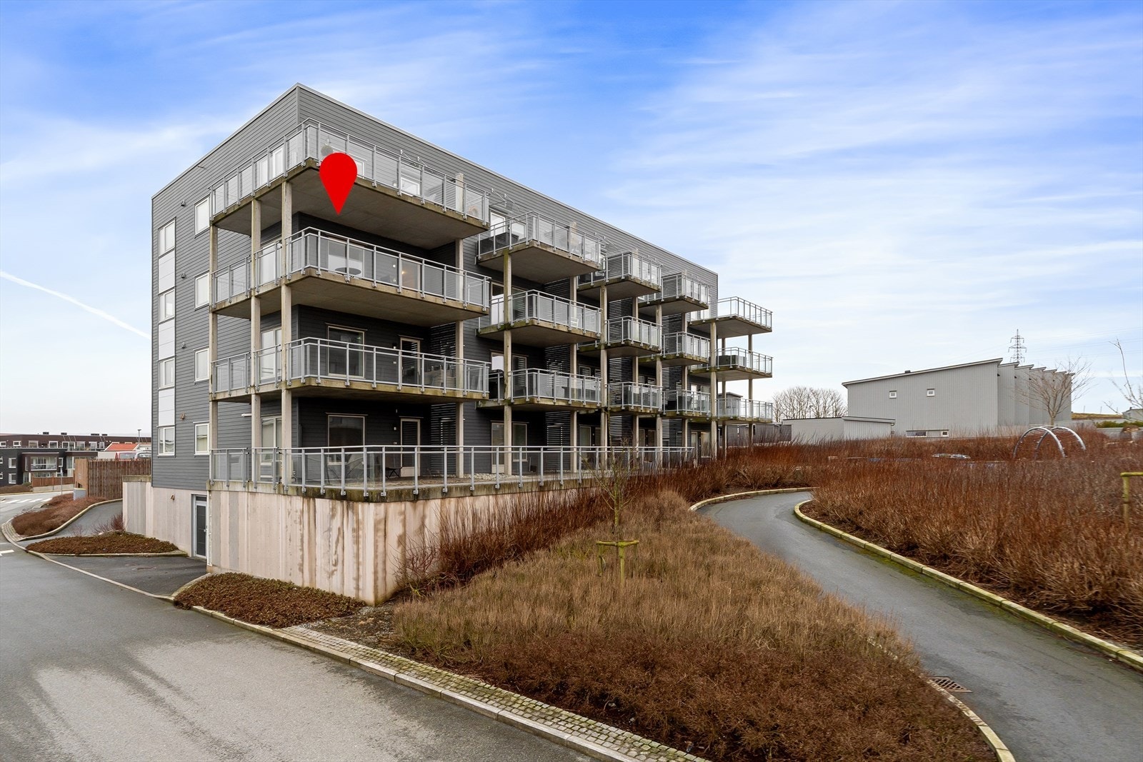 Gulaksvegen har en fin beliggenhet i et nyere boligområde på Bryne. Like i nærheten ligger det flotte turområde; Eivindsholstjødna med badeplass og opplyst grus-sti. Galleribilde