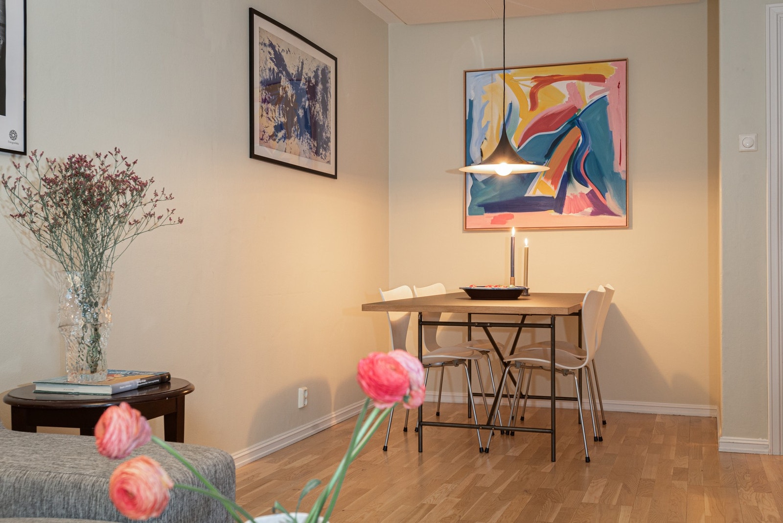 Samle venner og familie over til sosiale sammenkomster! Galleribilde