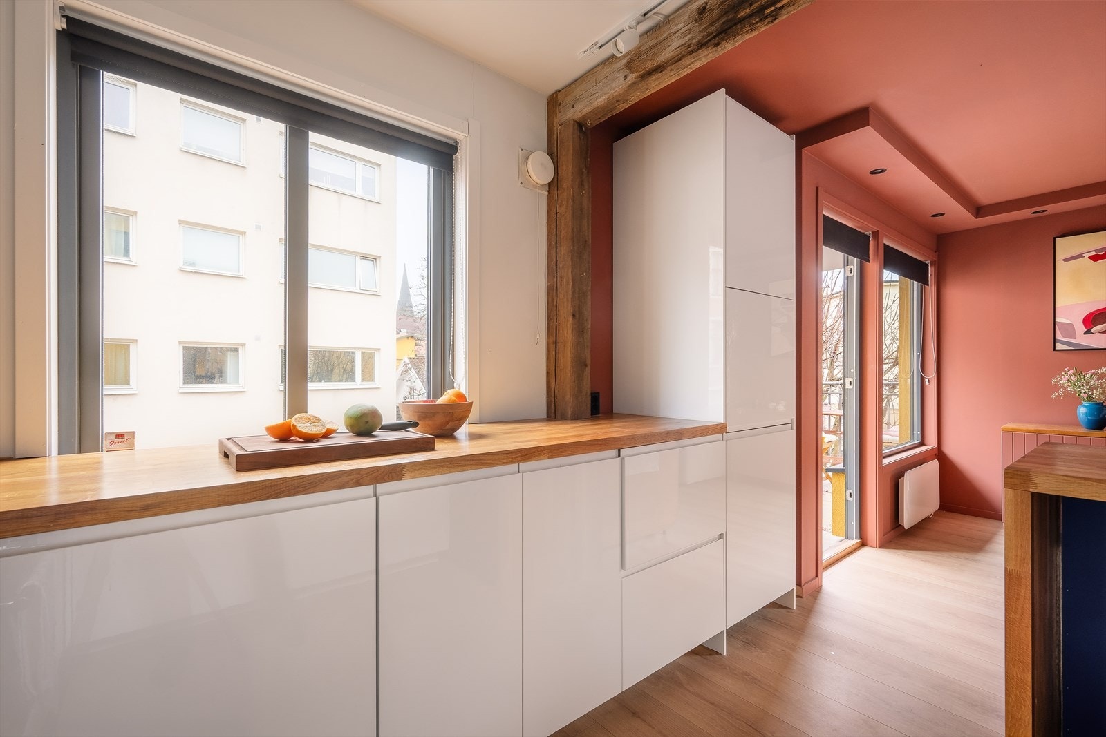 Alle hvitevarer er integrerte i innredningen. Galleribilde