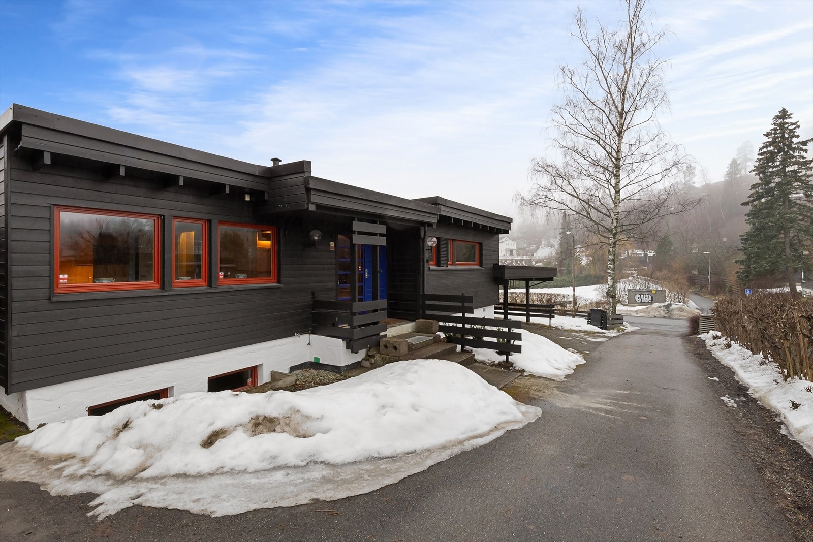 Her bor dere med nærhet til barnehager, skoler, butikker, offentlig kommunikasjon, fritidsaktiviteter og flotte turområder Galleribilde