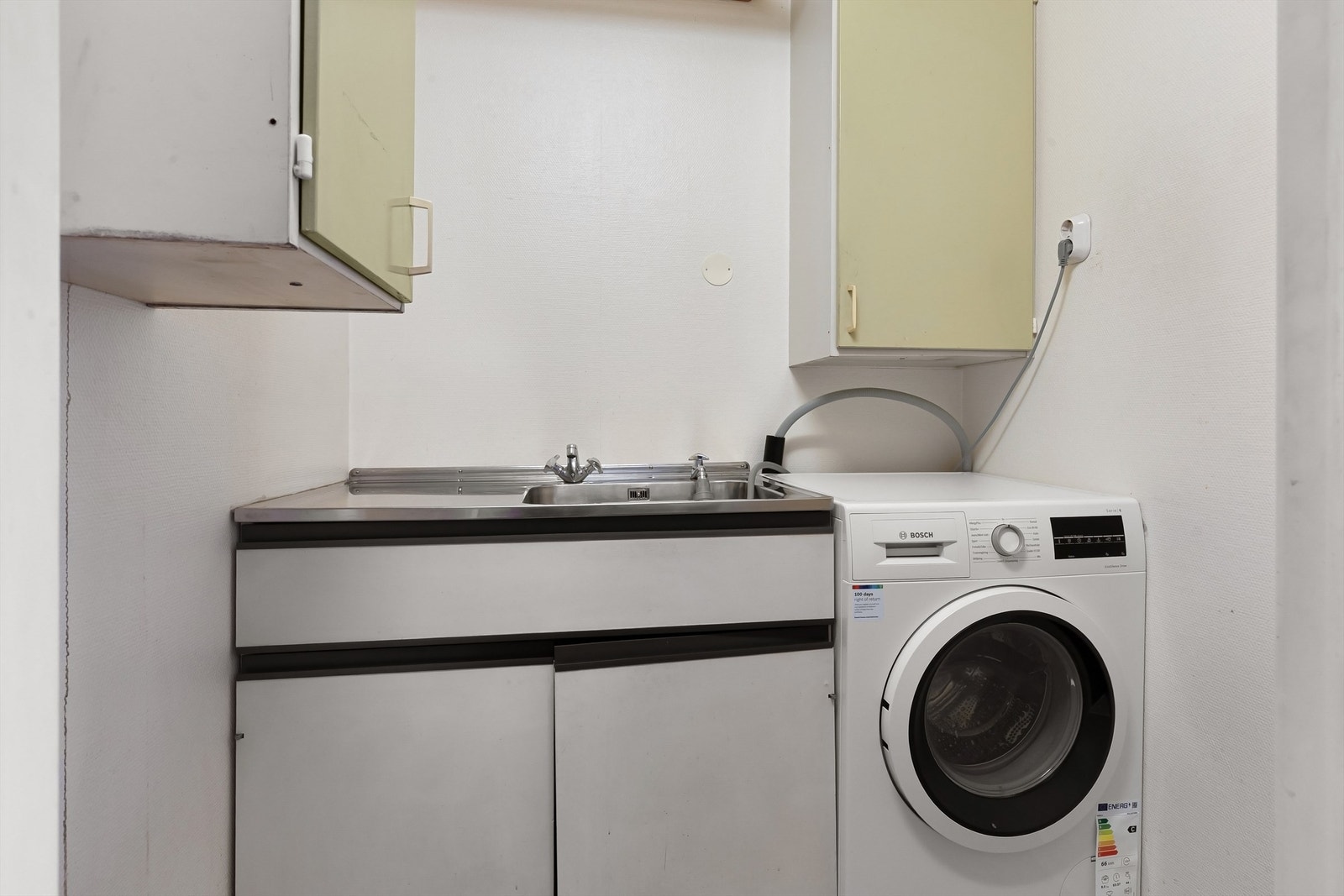 Fra kjøkkenet har du adkomst til vaskerom. Galleribilde