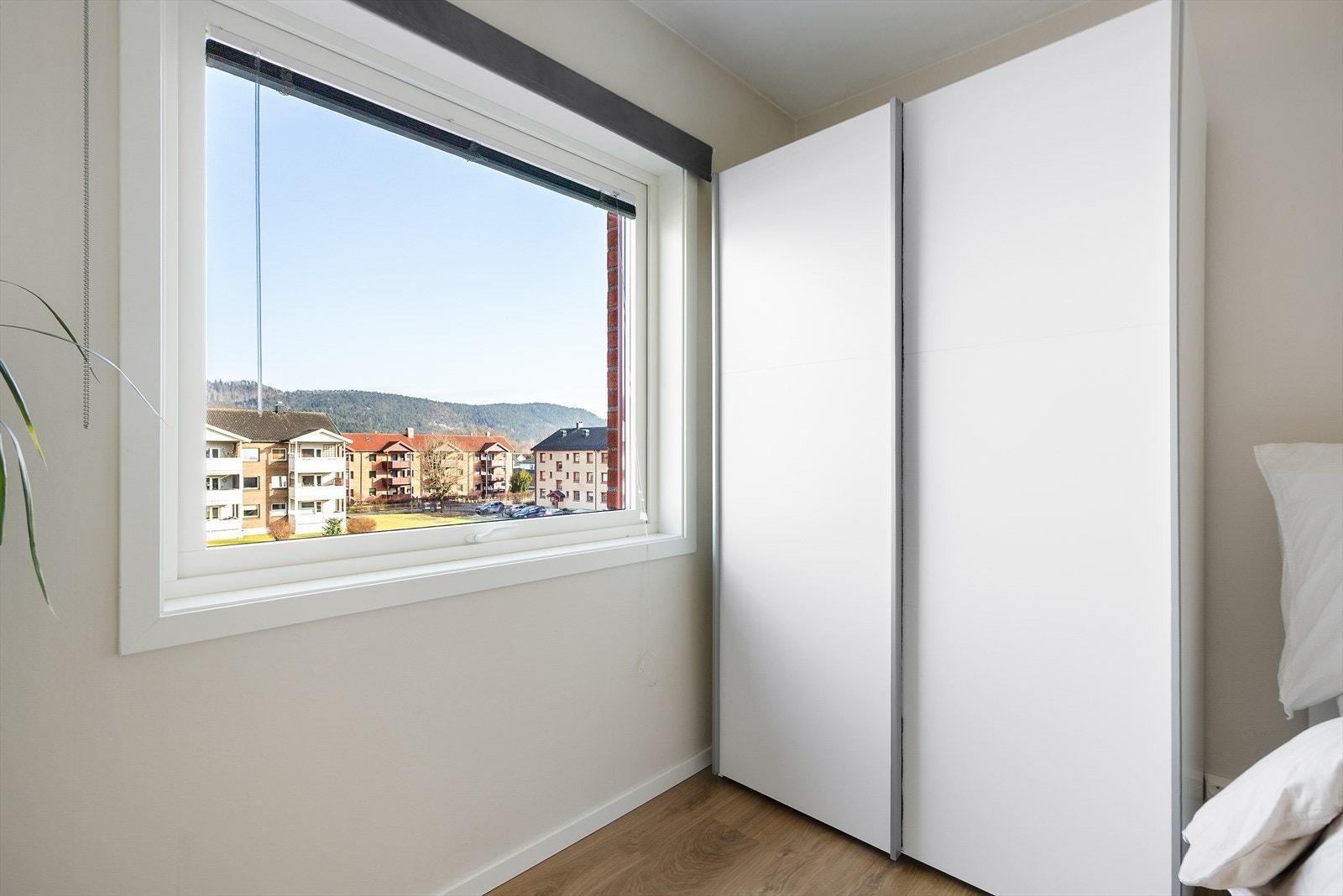 Leiligheten har to lyse og romslige soverom. Galleribilde