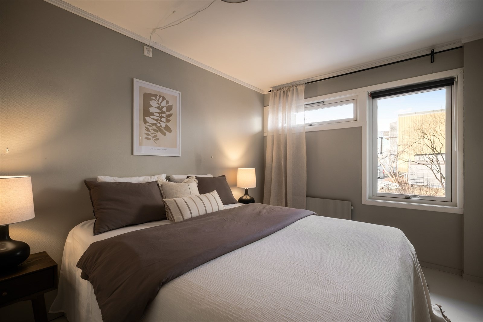 Soverommet er på hele 11,5 kvm og har god plass for stor dobbeltseng, garderobe, kontorpult m.m. Galleribilde