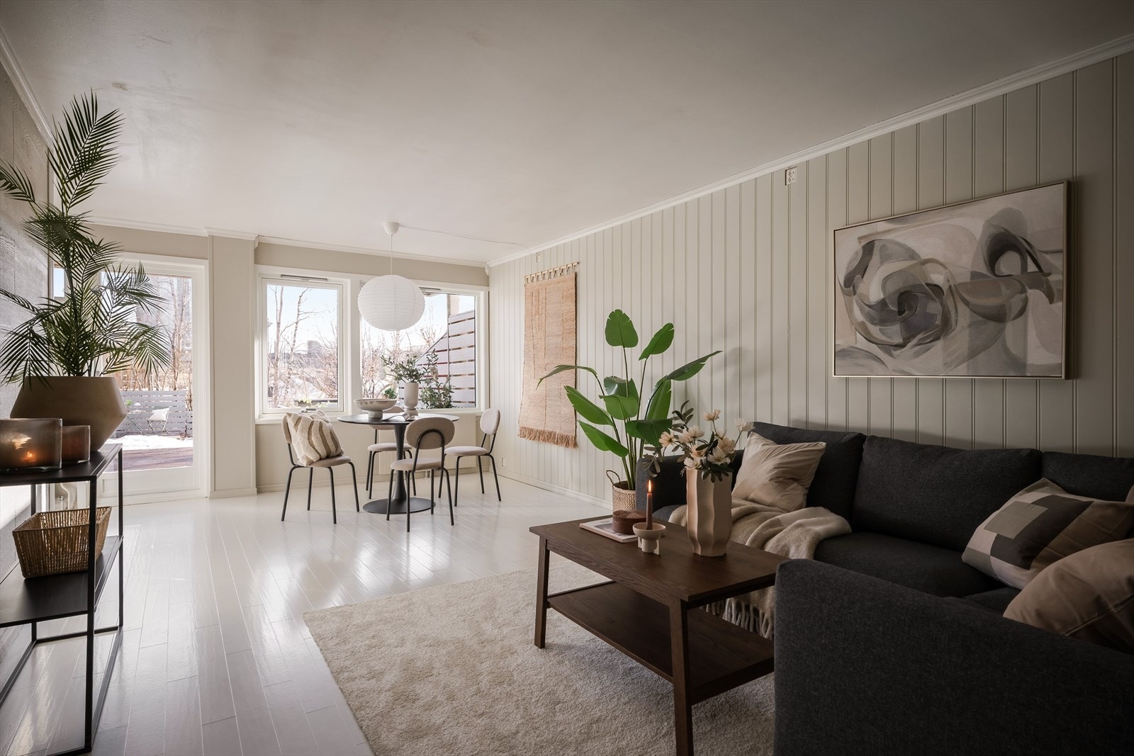 Lys stue på 23 kvm. med moderne farger. Galleribilde