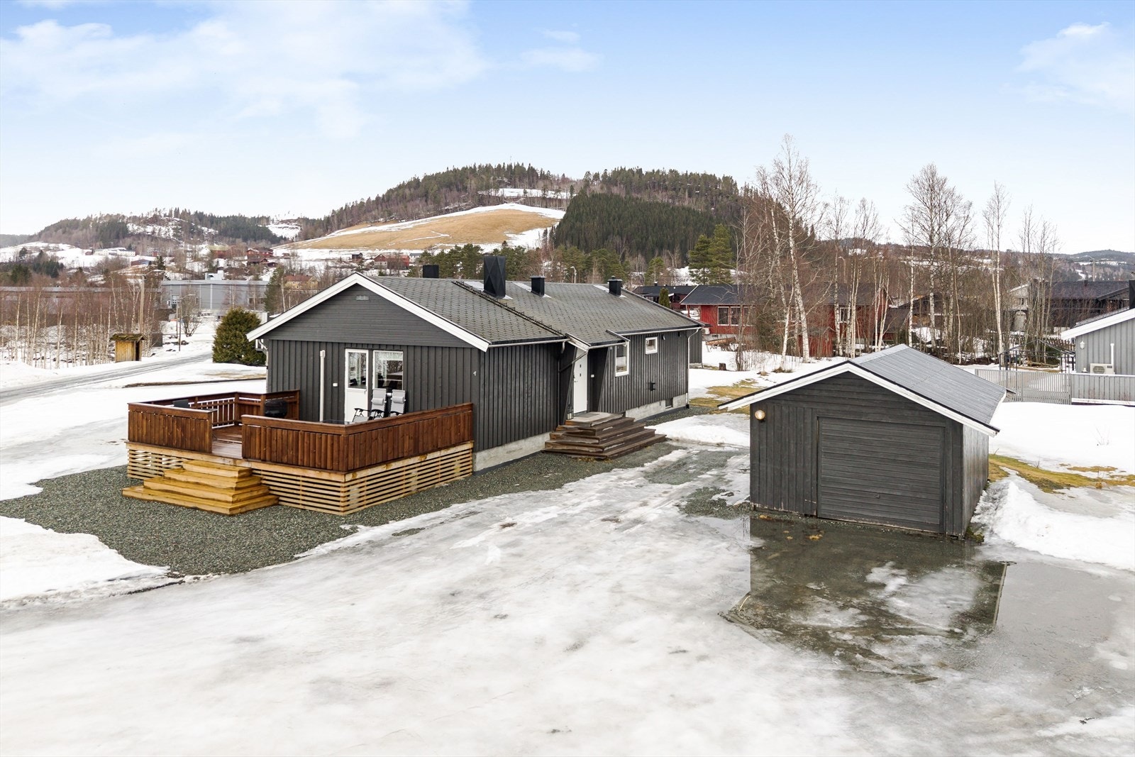 Heimdal Eiendomsmegling v/ Marte Berg Bjerkan har gleden av å presentere Nermoan 6 - en velholdt enebolig over to plan! Galleribilde