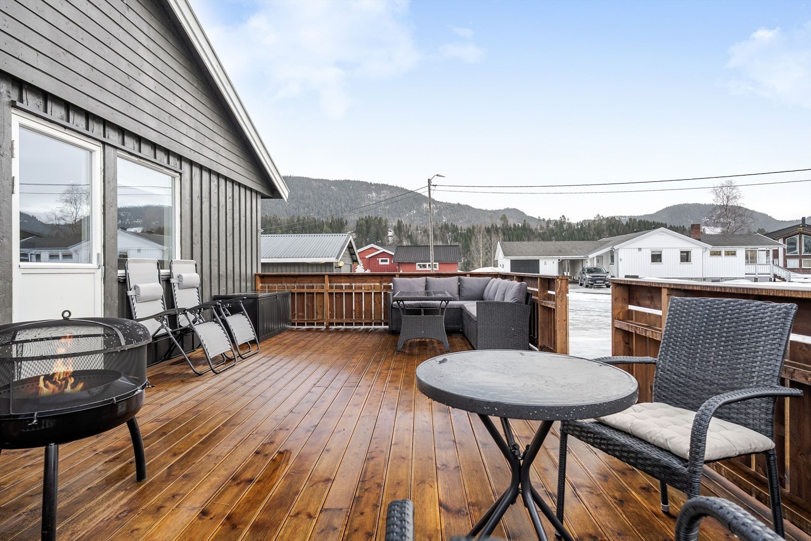 Stor terrasse fra 2024 på hele 27 kvm. Galleribilde