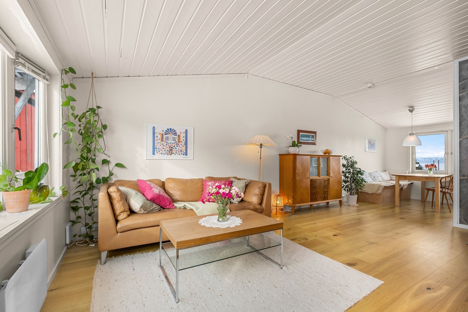 Velkommen til Ramsharts vei 9 - en ypperlig leilighet beliggende i fantastiske omgivelser på Møllehaugen/Fagerlia! Galleribilde