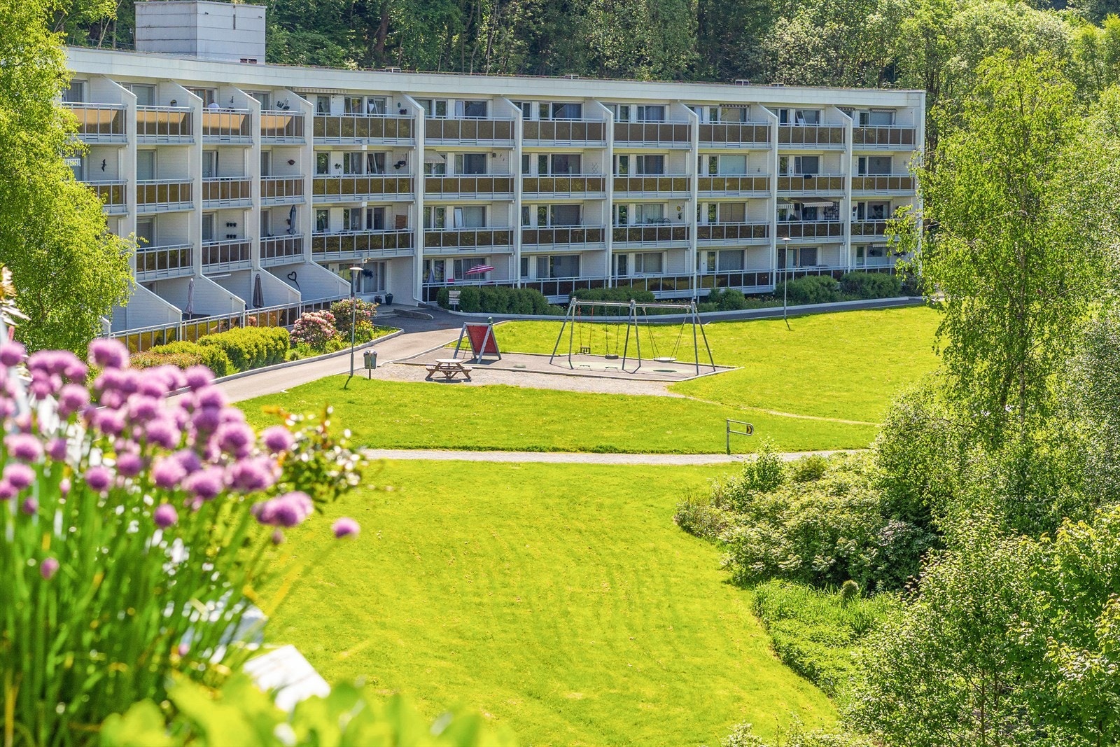 Leiligheten ligger i byggets 2. etasje med heisadkomst. Galleribilde
