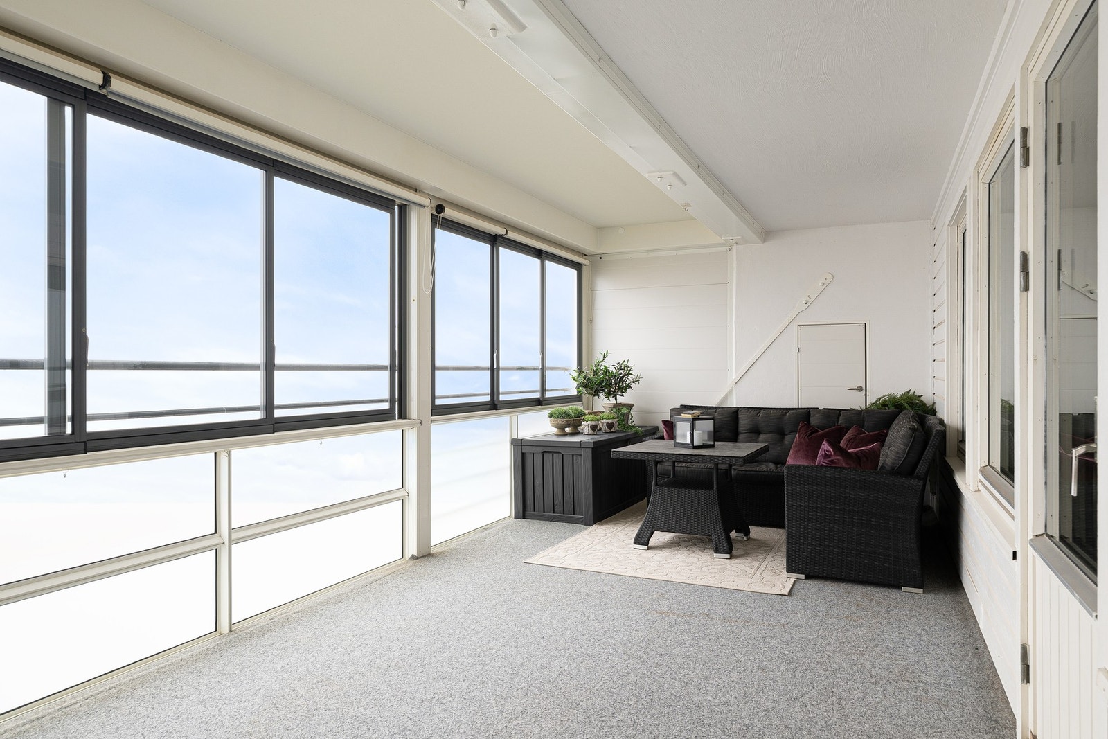 Her er det god plass til utemøblement. Galleribilde