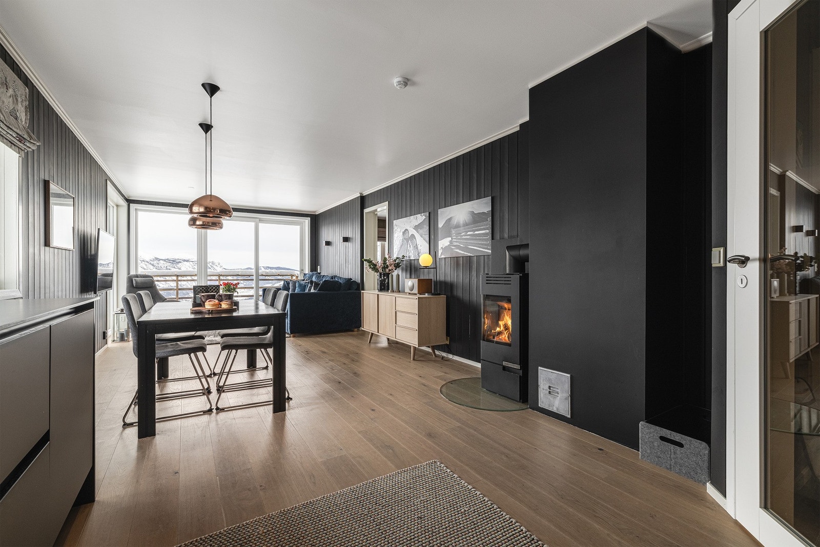 Leiligheten er betydelig påkostet i 2019 og har en lekker, tidløs finish. Galleribilde