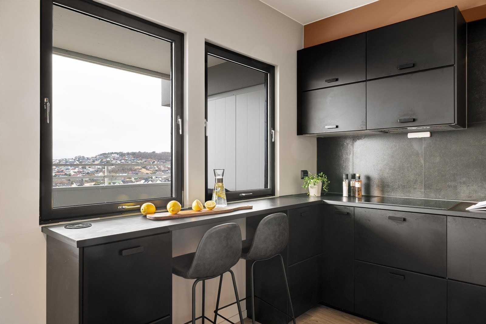 To store vinduer gir rikelig med lysinnslipp. Galleribilde