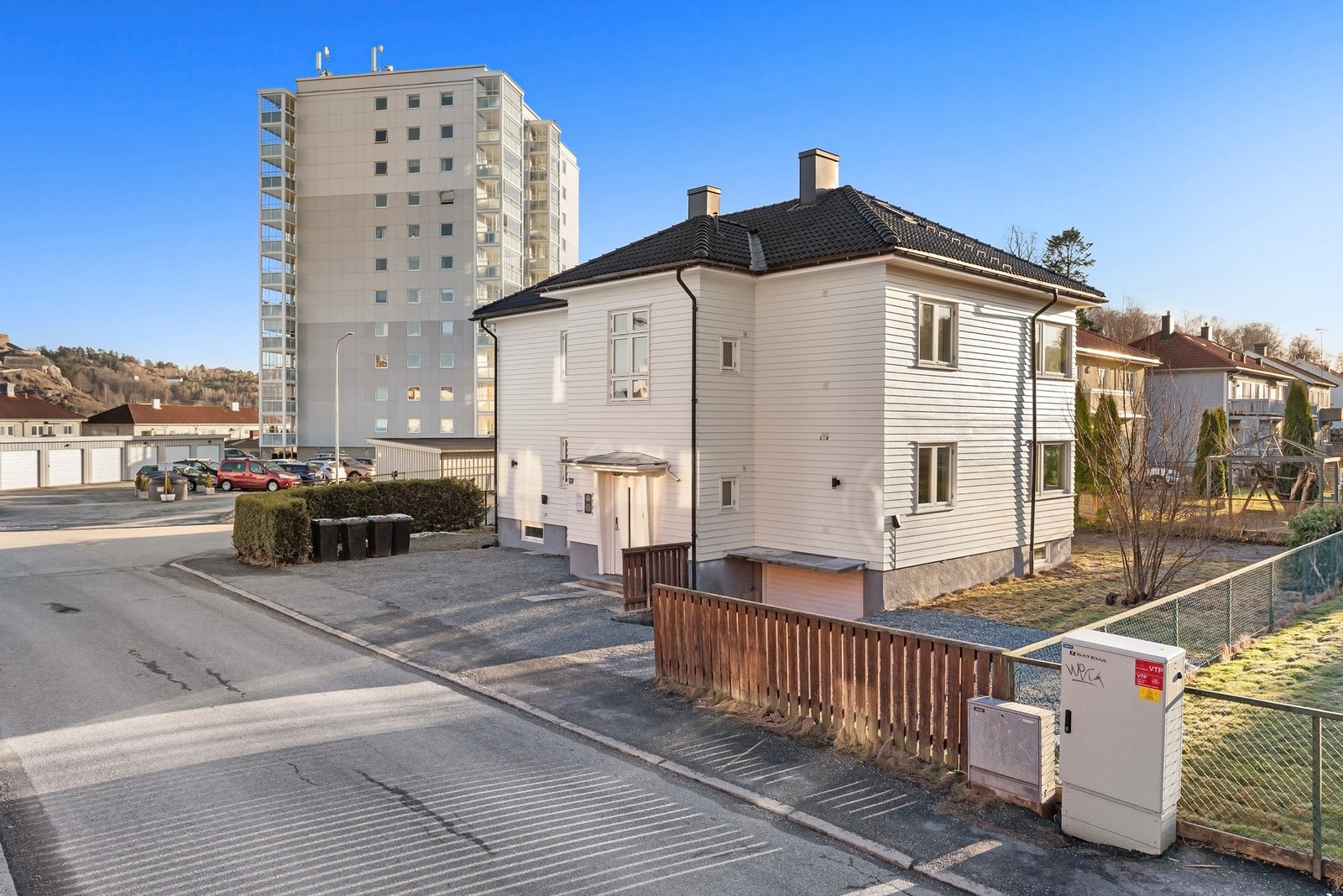 Leiligheten ligger ved Sentrum Nord med gangavstand til alle fasiliteter byen har å tilby Galleribilde