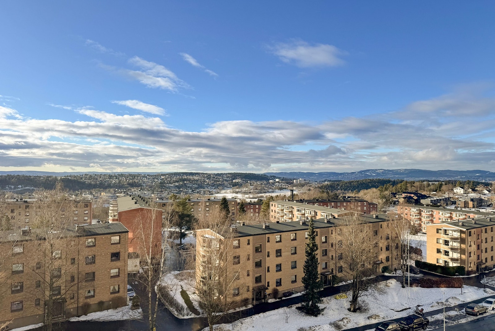 Balkongen ligger i 7. etasje og har lekker utsikt, samt gode solforhold fra vest. Galleribilde