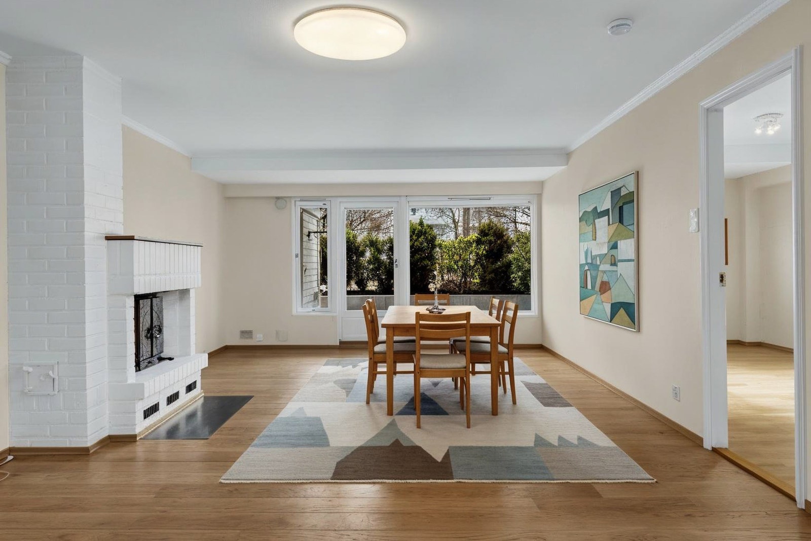 Digitalt stylet bilde av det store oppholdsrommet. Galleribilde