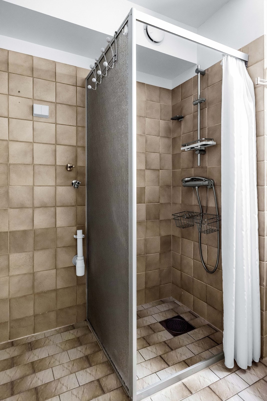 Basert på våtrommets samlede tilstandsbilde og hovedmomentene nevnt i tilstandsrapporten, må det påregnes fornyelse. Galleribilde