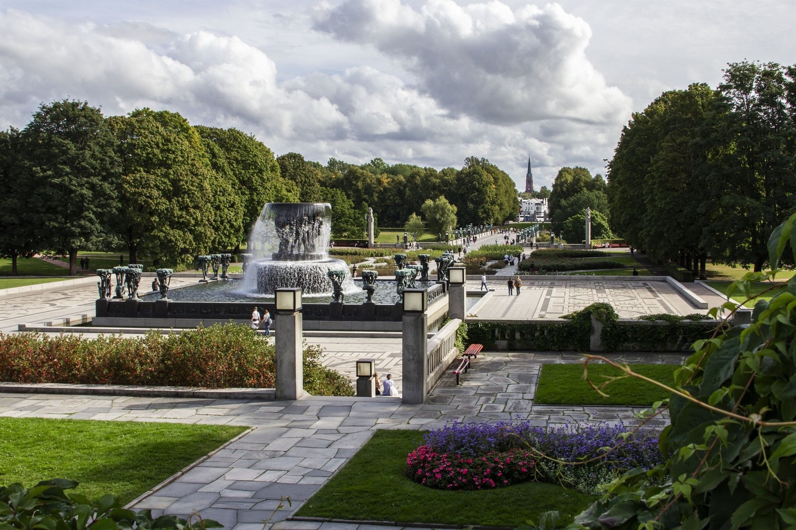 I umiddelbar nærhet finner du blant annet Skøyenparken (Den engelske park) og Frognerparken med sine flotte tur- og grøntområder. Galleribilde